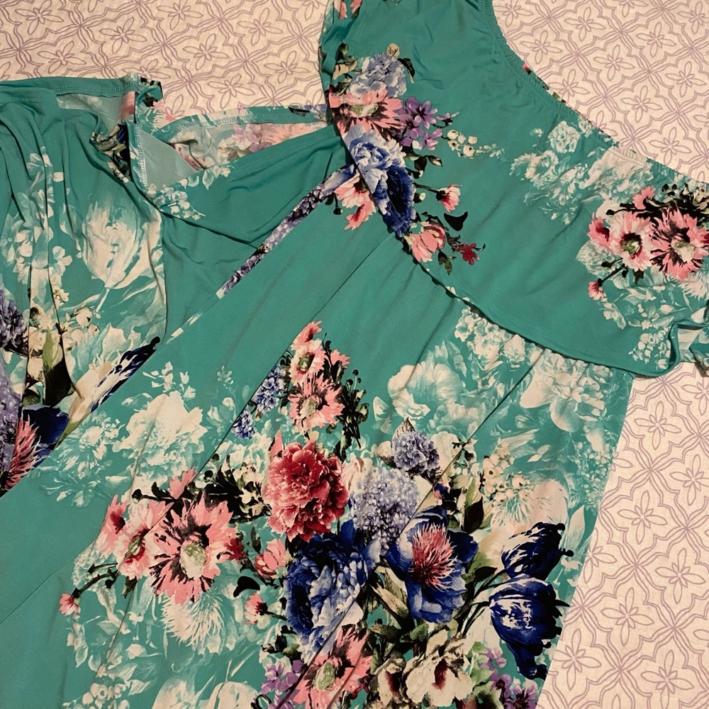 Beautiful BOUTIQUE turquoise maxi dress!